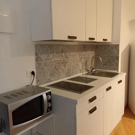 International 13 Apartment *