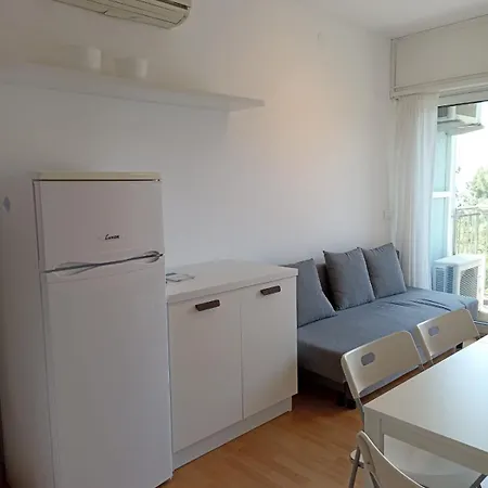 Apartment International 13 *